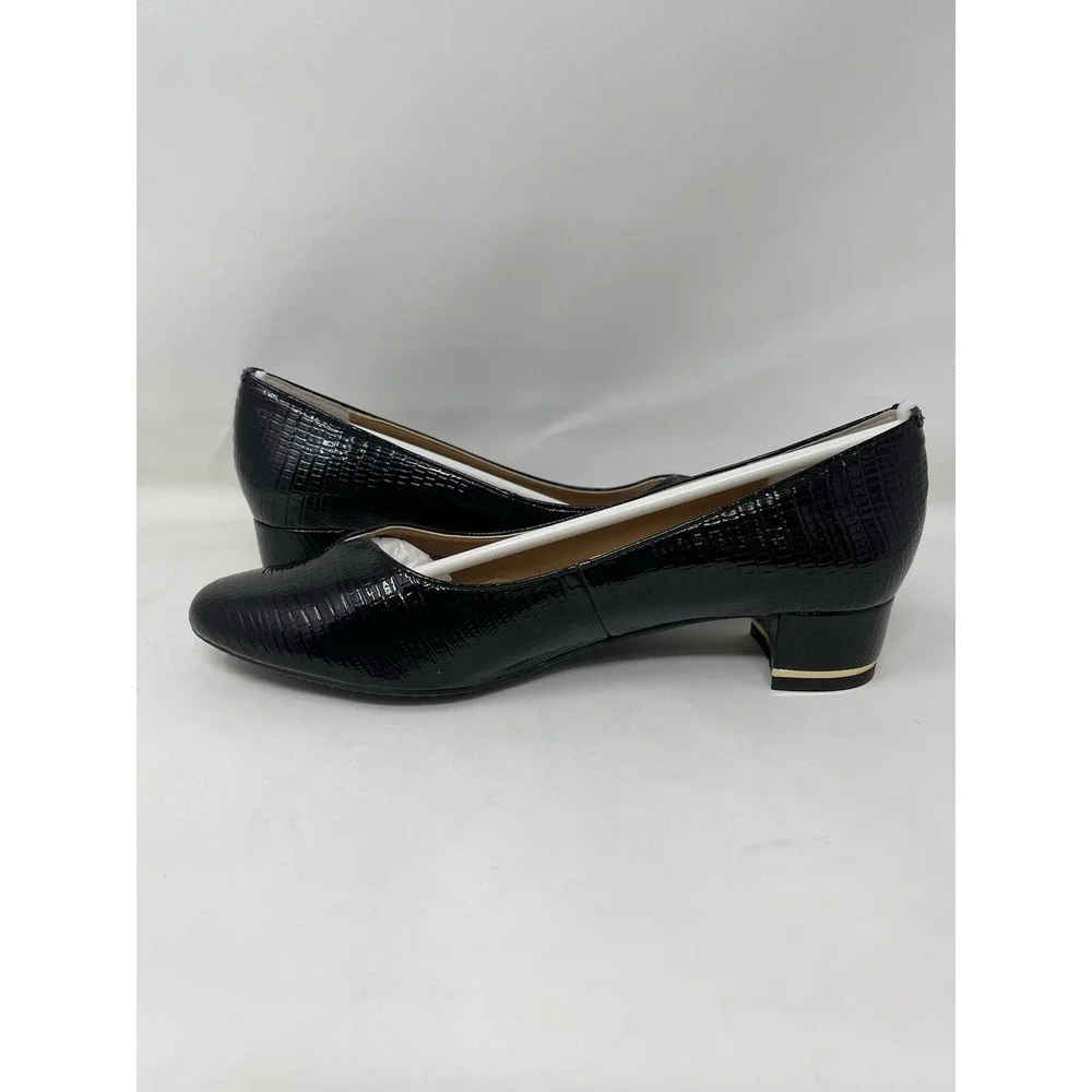 J Renee Women Size 8 Black Closed Toe Heels Lizard Print